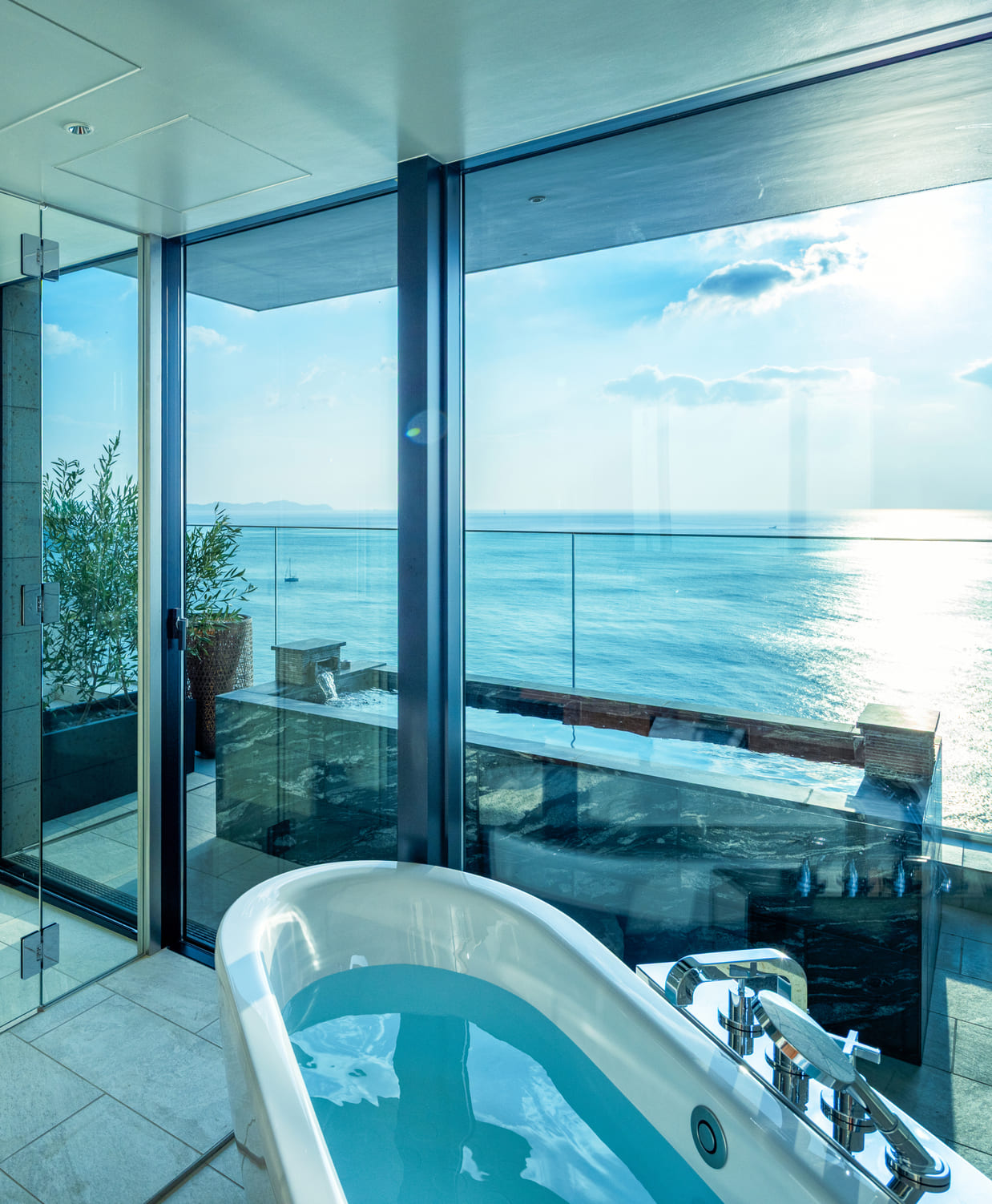 画像：お風呂から見える海